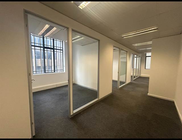 171M² BUILDING TO LET IN CAPE TOWN CITY CENTRE