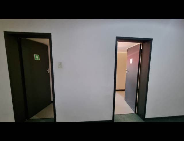 158M² OFFICE TO LET IN WOODSTOCK