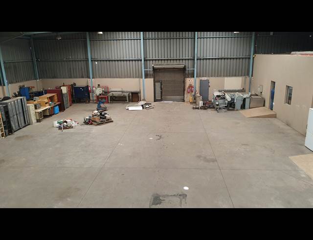 1,050M² WAREHOUSE TO LET IN FOUNDERS VIEW