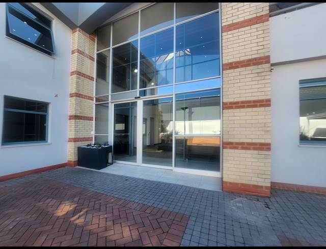11,924M² WAREHOUSE TO LET IN HALFWAY GARDENS