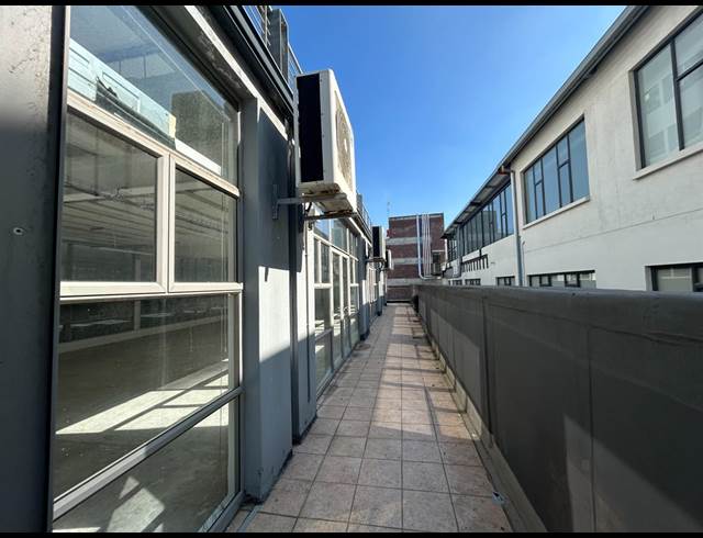 241M² BUILDING TO LET IN WOODSTOCK