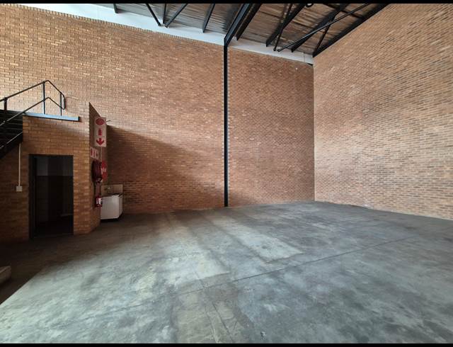 284M² WAREHOUSE TO LET IN DRIEHOEK