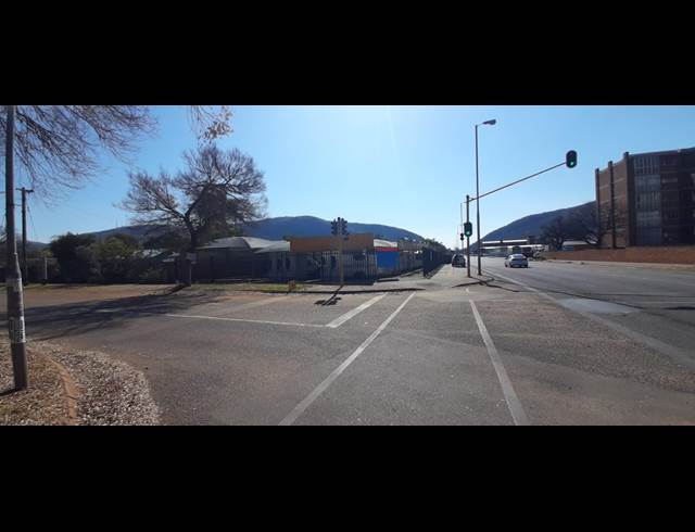 560M² SHOWROOM TO LET IN MAYVILLE