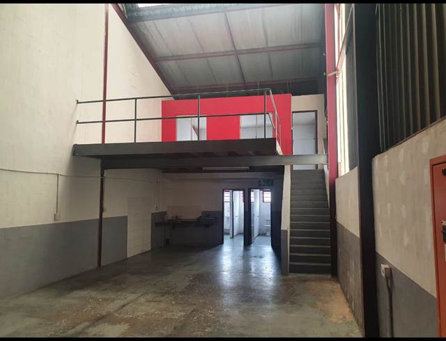 138M² WAREHOUSE TO LET IN MAXMEAD