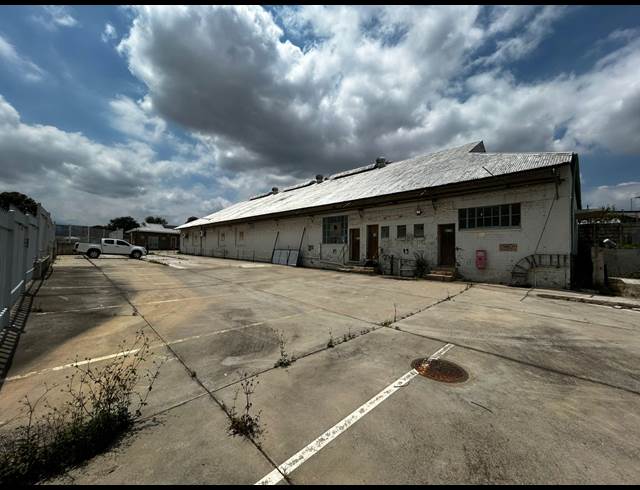 1,000M² WAREHOUSE TO LET IN WYNBERG