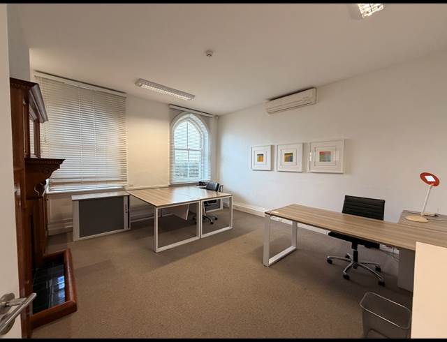 217M² OFFICE TO LET IN WATERFRONT