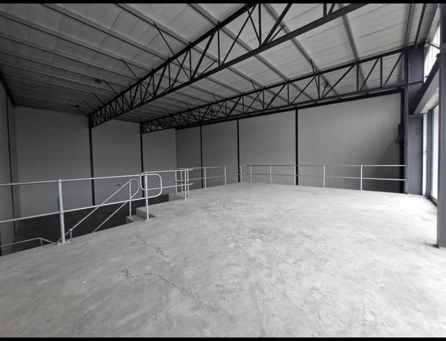 518M² WAREHOUSE TO LET IN STIKLAND INDUSTRIAL