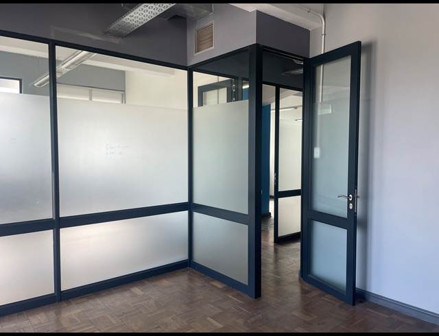 152M² OFFICE TO LET IN SALT RIVER