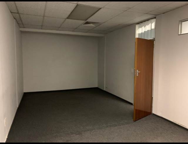 175M² OFFICE TO LET IN STRIJDOMPARK