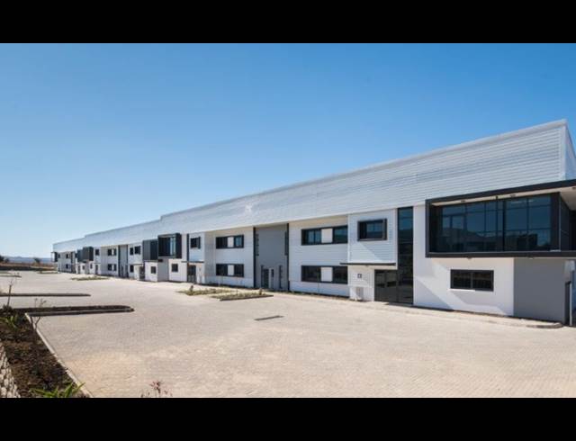 1,558M² WAREHOUSE TO LET IN LANSERIA