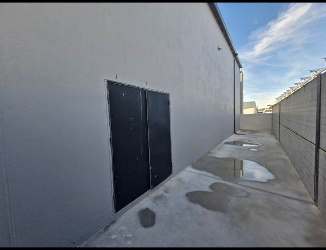 395M² WAREHOUSE TO LET IN STIKLAND INDUSTRIAL