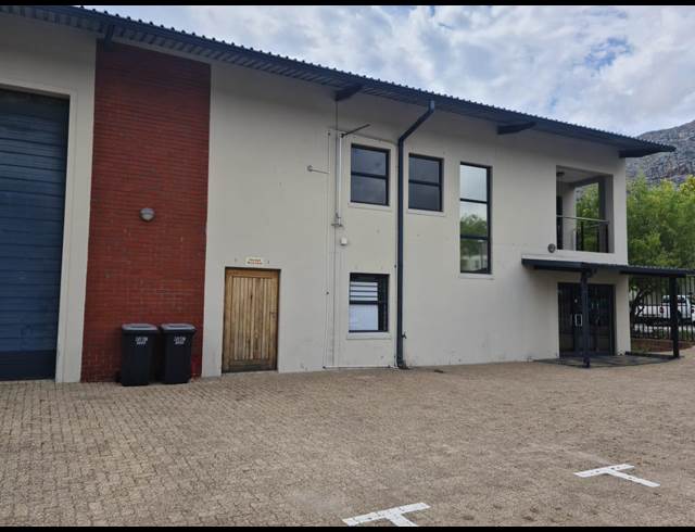 429M² WAREHOUSE RENTED IN WESTLAKE