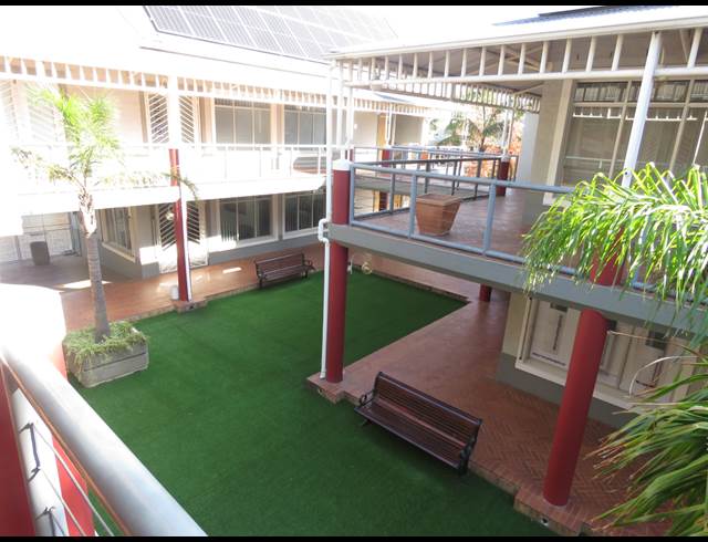 52M² OFFICE TO LET IN SOMERSET WEST CENTRAL