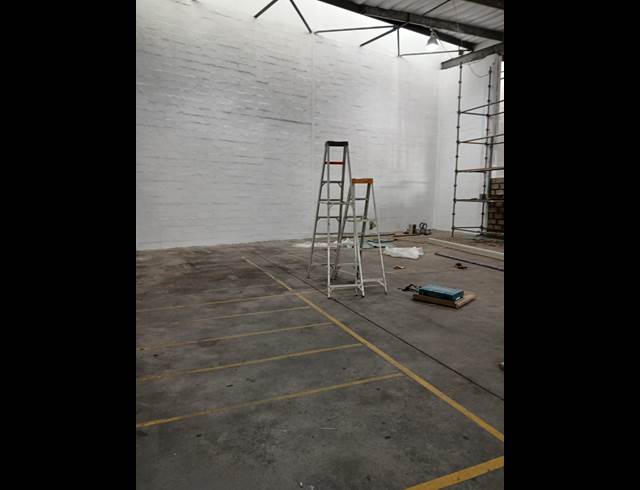 262M² WAREHOUSE TO LET IN RED HILL