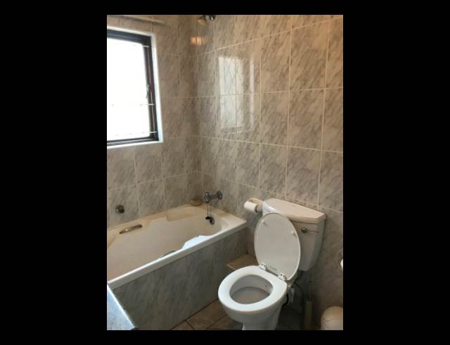 2 bed property to rent in GREENSIDE