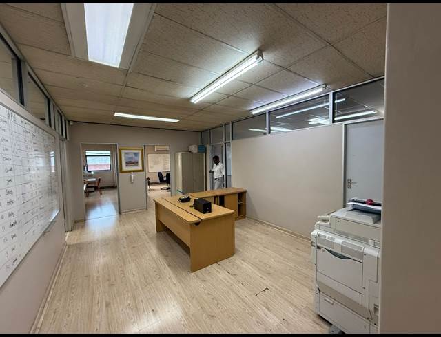 1,390M² WAREHOUSE TO LET IN STRIJDOMPARK