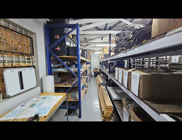 125M² WORKSHOP TO LET IN ROSSLYN