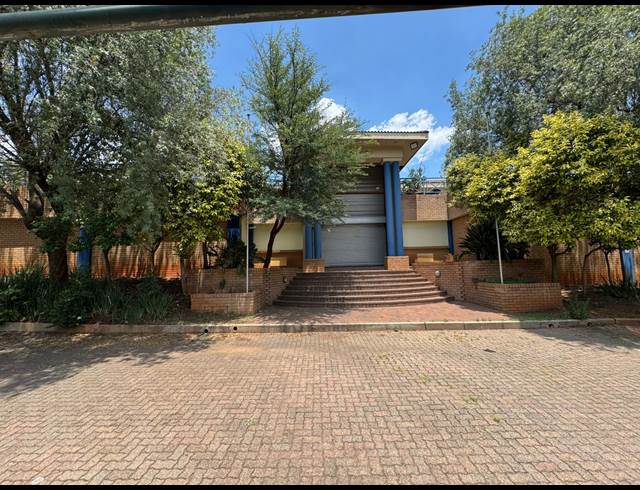 3,434M² WAREHOUSE TO LET IN AMALGAM