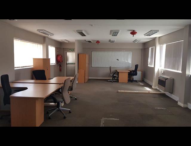900M² OFFICE TO LET IN TULISA PARK