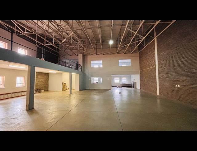 450M² WAREHOUSE TO LET IN STORMILL