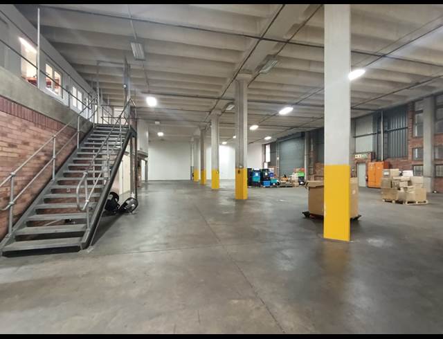 1,370M² WAREHOUSE TO LET IN WESTMEAD