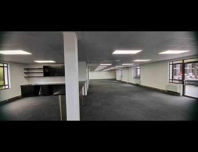 448M² OFFICE TO LET IN HYDE PARK