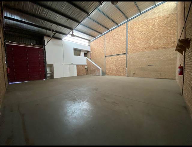 240M² WAREHOUSE TO LET IN DRIEHOEK