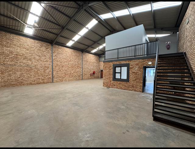 256M² WAREHOUSE TO LET IN PRINCESS AH