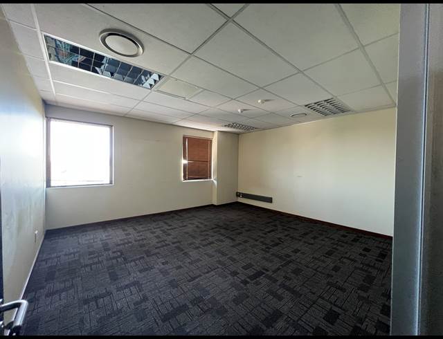 430.50M² OFFICE TO LET IN HIGHVELD