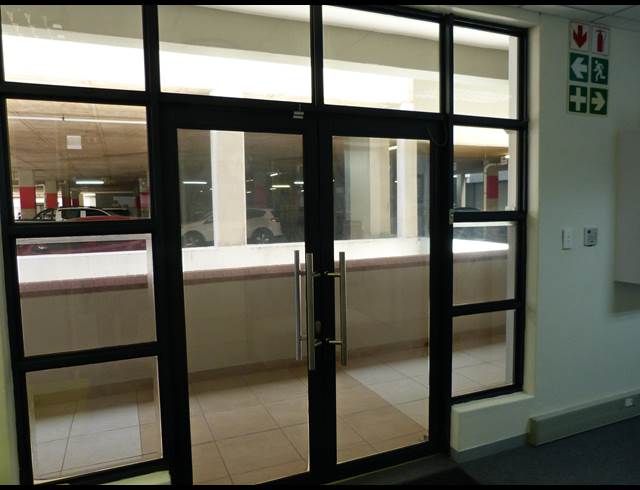 126M² BUSINESS CENTRE RENTED IN UMHLANGA RIDGE
