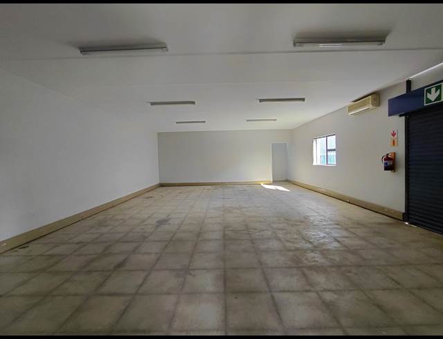640M² WAREHOUSE TO LET IN POMONA
