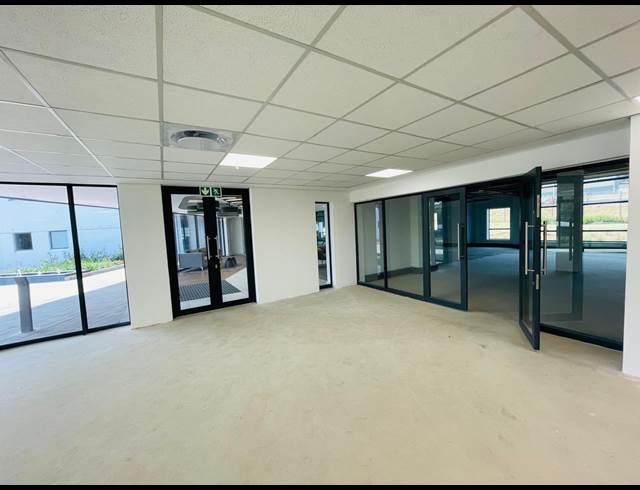 425M² OFFICE TO LET IN VORNA VALLEY