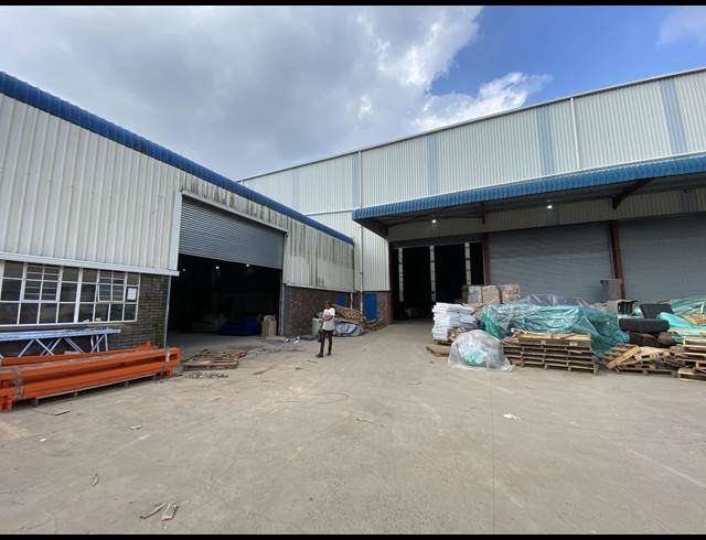 2,484M² WAREHOUSE TO LET IN MAXMEAD