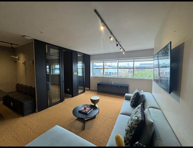 327M² SHOWROOM TO LET IN KRAMERVILLE