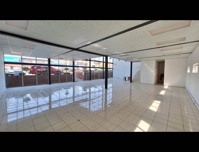 483M² SHOWROOM TO LET IN NORTH RIDING
