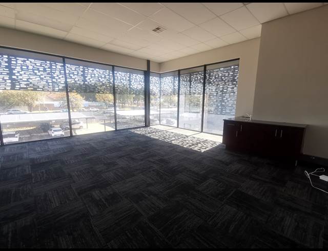 48M² OFFICE TO LET IN RYNFIELD