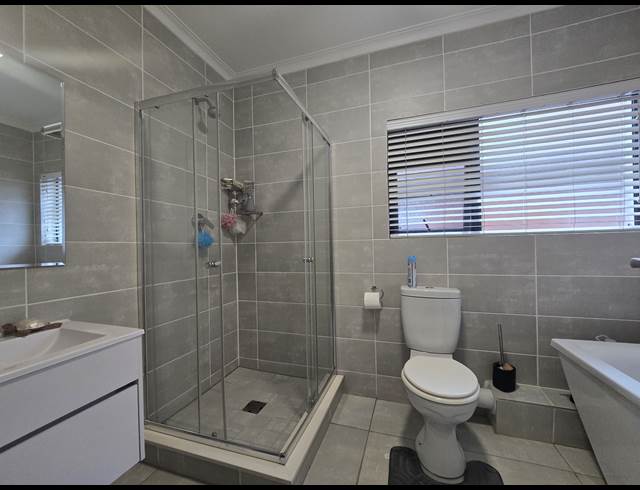 2 BEDROOM APARTMENT TO LET IN BALLITO CENTRAL