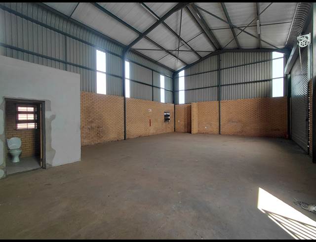 273M² WAREHOUSE TO LET IN CLAYVILLE