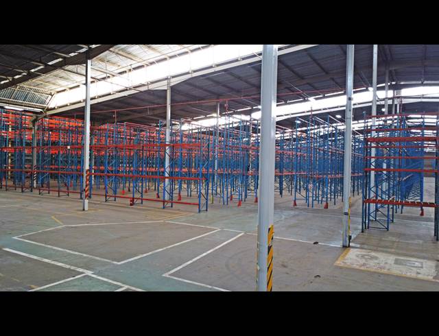 19,294M² WAREHOUSE TO LET IN JET PARK