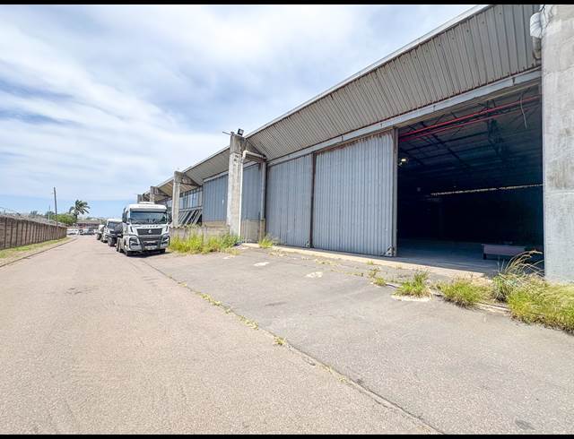 7,694M² WAREHOUSE TO LET IN MOBENI