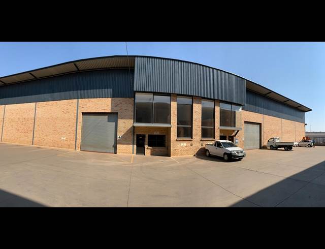 1,204M² WAREHOUSE TO LET IN CLAYVILLE