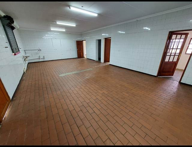 470M² FACTORY TO LET IN MOREHILL