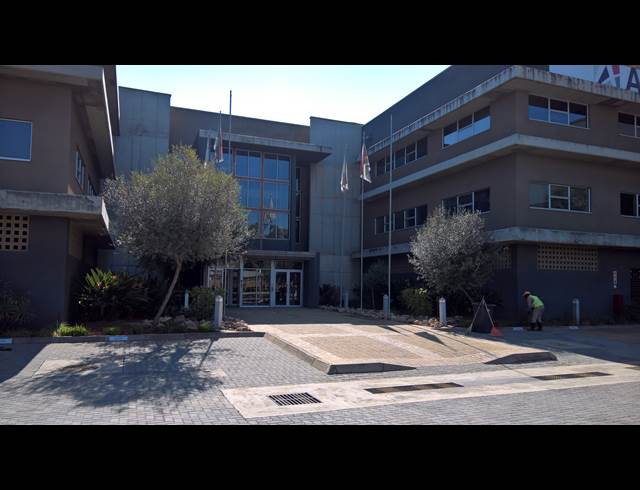7,296M² OFFICE TO LET IN LONGMEADOW