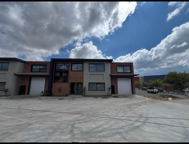 1,050M² WAREHOUSE TO LET IN SAMRAND BUSINESS PARK