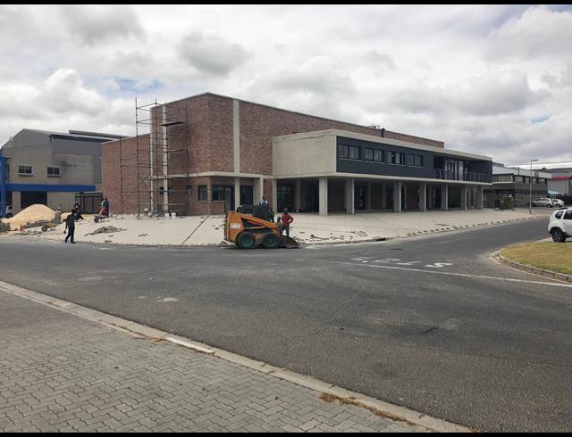 306M² BUILDING RENTED IN EPPING INDUSTRIAL