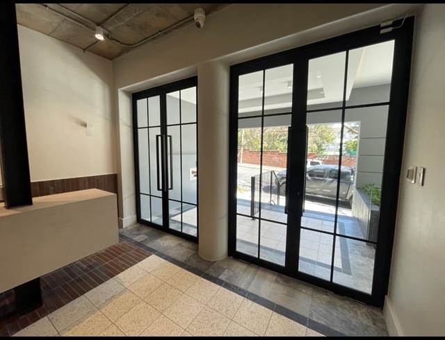 1,050M² OFFICE TO LET IN GARDENS