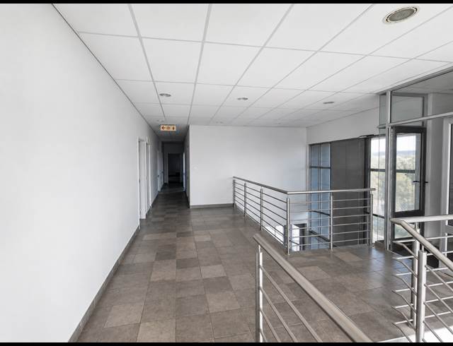 2,348M² WAREHOUSE TO LET IN LONGMEADOW