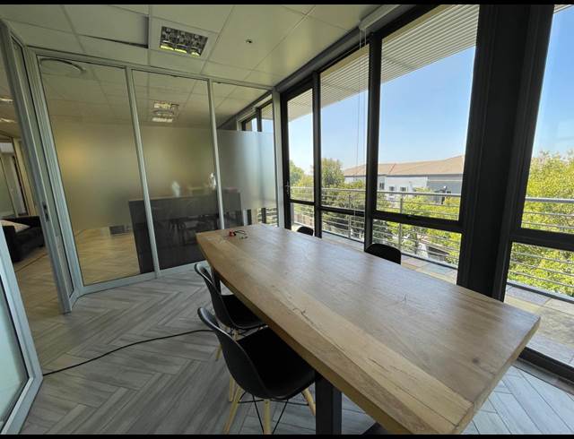 96M² OFFICE TO LET IN BRYANSTON