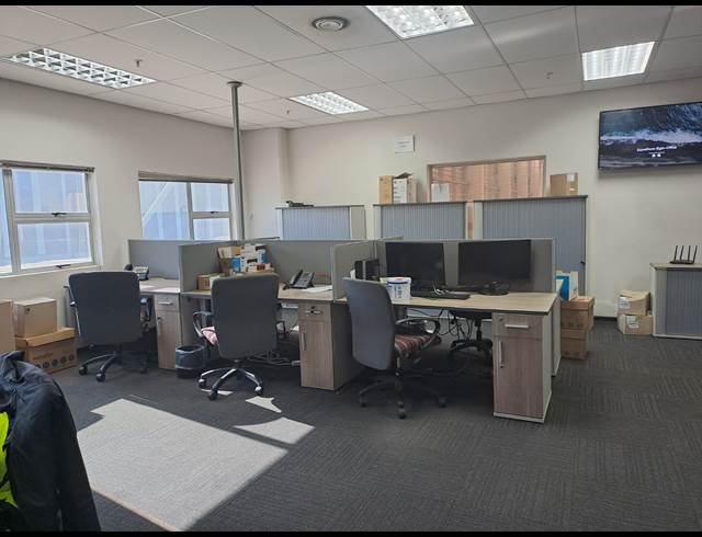 5,161M² FACTORY TO LET IN POMONA