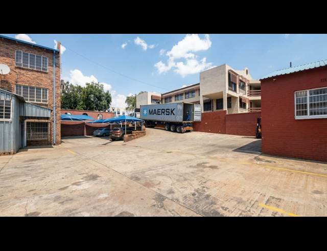 106M² BUILDING TO LET IN BOOYSENS